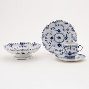 Royal Copenhagen, kaffeservis, 13 delar, porslin, "Musselmalet",  helblond och halvblond.