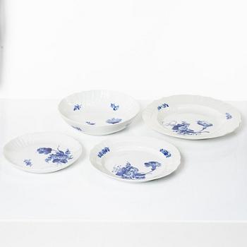 Royal Copenhagen, servisdelar, 67 delar, "Blå blomst", Danmark.