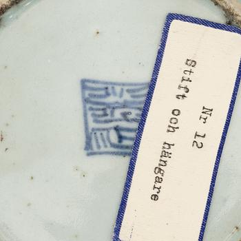 Five porcelain Canton plates and dishes, China, 19th century.