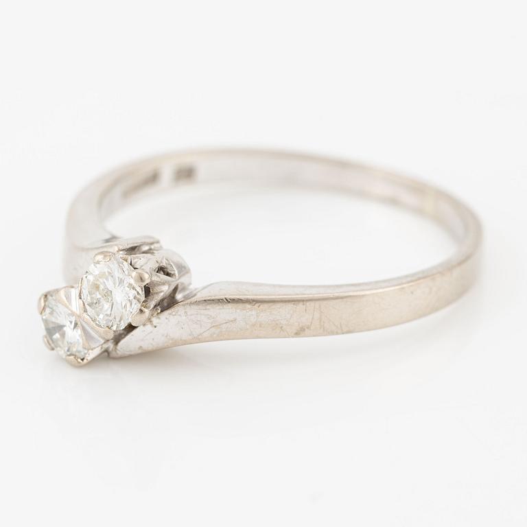 Ring, 18K white gold with two brilliant-cut diamonds.