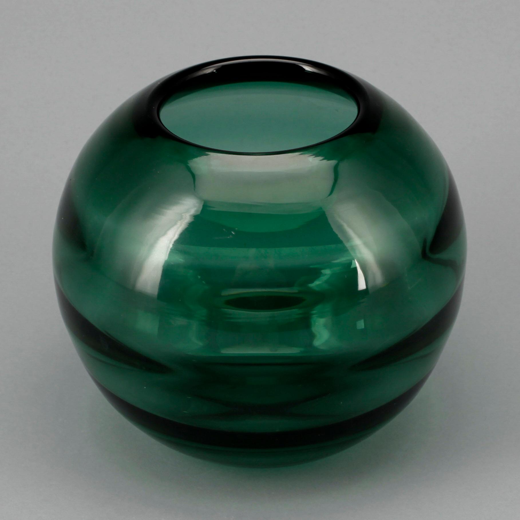 VAS, glas, Edward Hald, Orrefors, 1930, daterad och märkt HZ48 undertill.