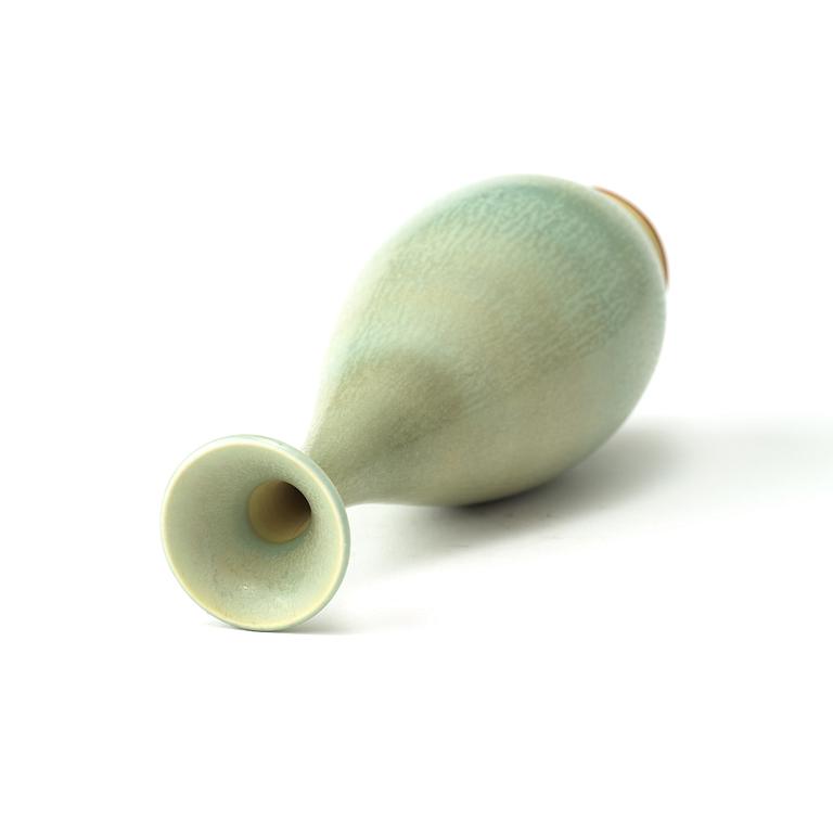 A Berndt Friberg stoneware vase, Gustavsberg studio, Sweden 1966.