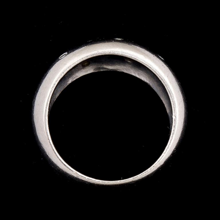 RING, 18k vitguld, 10 mindre åttkantslipade diamanter ca 0.10ct. Vikt ca 9,5g.