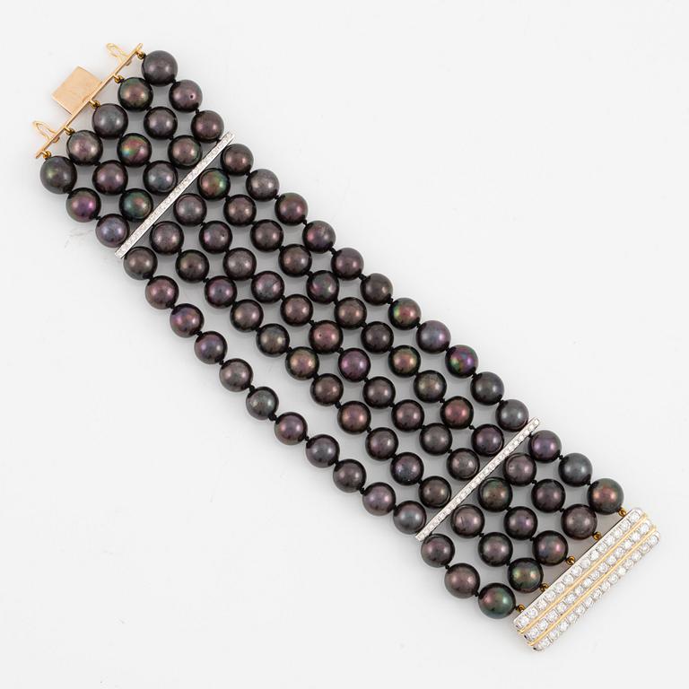 Bracelet with five rows of cultured black pearls, clasp in 18K gold and white gold set with brilliant-cut diamonds.