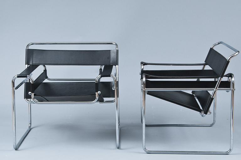 FÅTÖLJER, ett par, "Wassily", läder och stålrör, efter Marcel Lajos Breuer modell, 1900-talets senare hälft.