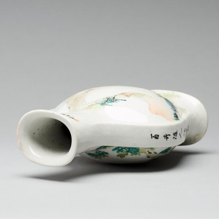 A Chinese vase, Republic, early 20th Century. Signed Yu Chun.