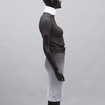 KLÄNNINGAR, 2 st, samt DRÄKT, 2 delar, Karl Lagerfeld för Wolford.