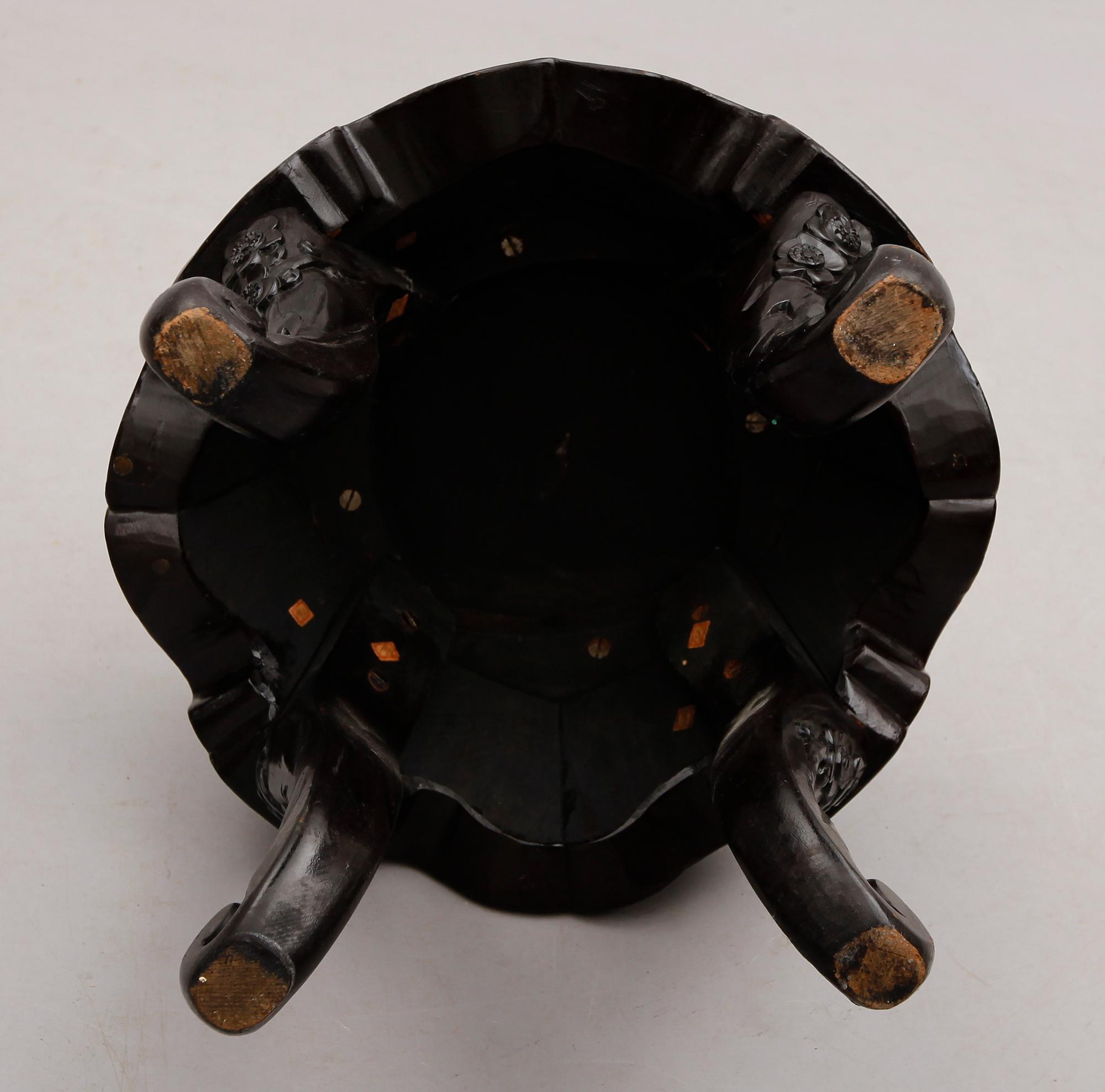 PIEDESTAL, orientalisk, 1900-tal.