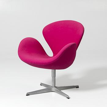 Arne Jacobsen, Armchair "Swan", Fritz Hansen, 2004.