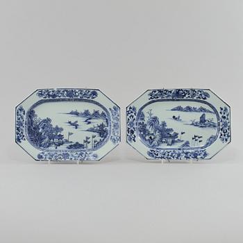 STEKFAT, ett par, porslin, Kina, 1700-tal.