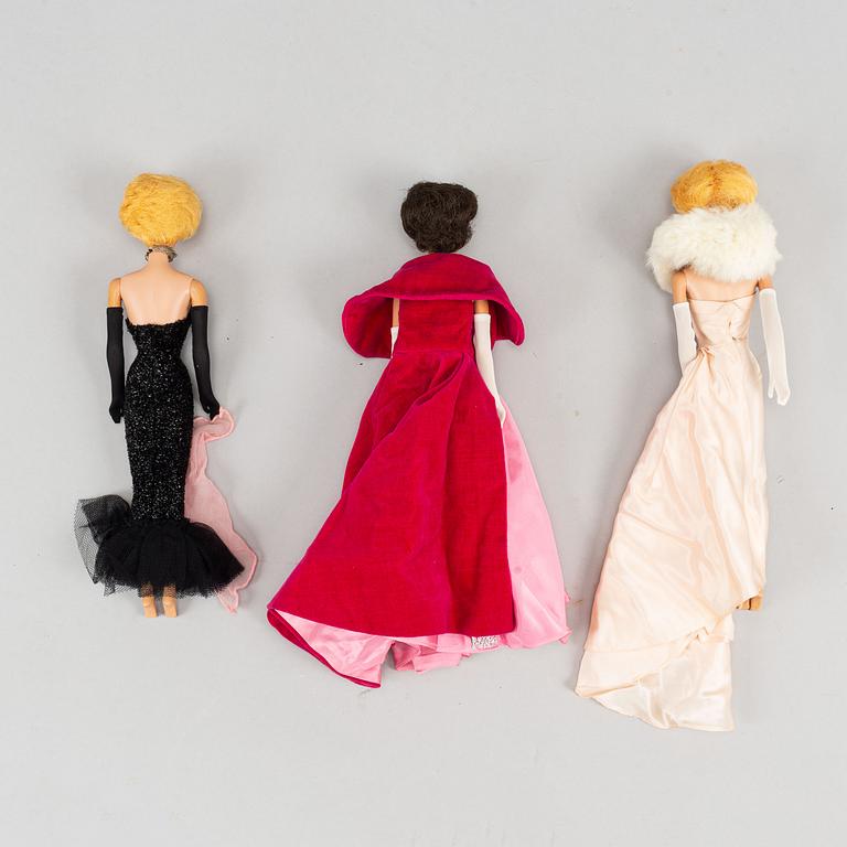 A collection of three Mattel 1960's Barbiedolls with accessories.