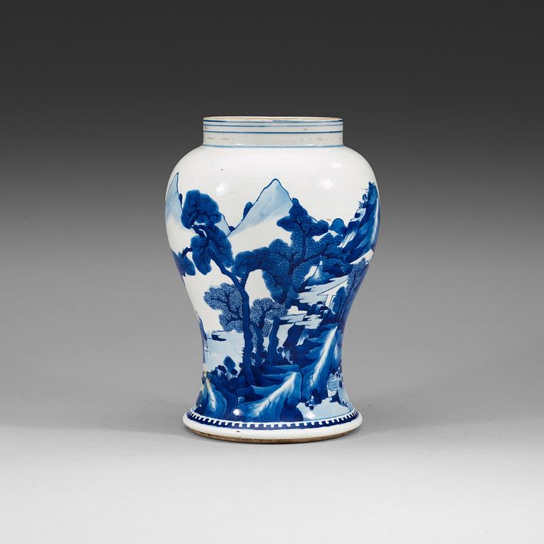 A blue and white jar, Qing dynasty, Kangxi (1662-1722).