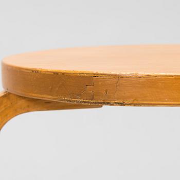 Alvar Aalto, a mid-20th century '85' table and four '60' stools for O.Y. Huonekalu-ja Rakennustyötehdas A.B.