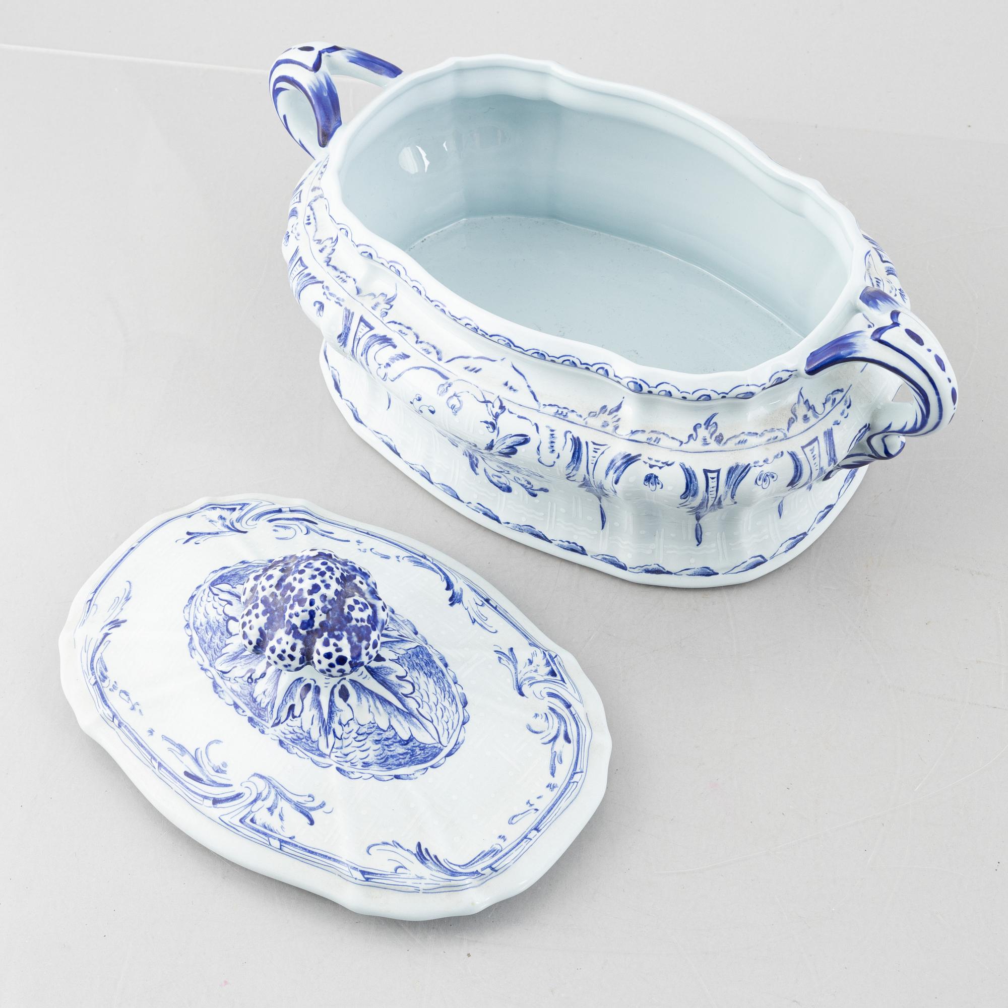 Terrin, porslin, efter original från 1758, Rörstrand, 1976.