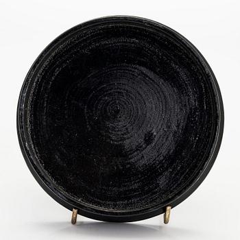 A Kangxi style porcelain urn, China, 20th century.