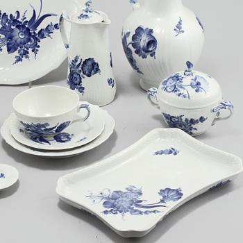 KAFFESERVIS, 60 delar, porslin, "Blå Blomst", Royal Copenhagen, 1900-talets andra hälft.