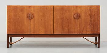 SIDEBOARD, trol Ib Kofod-Larsen för Seffle, 1900- talets andra hälft.