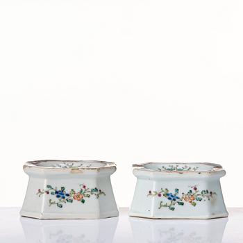 A pair of famille rose armorial salts, Qing dynasty, Qianlong (1736-95).