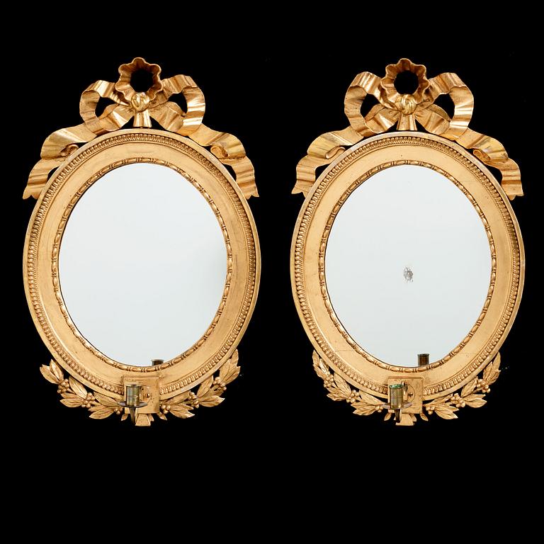 SPEGELLAMPETTER, för ett ljus, ett par, sengustavianska stockholmsarbeten, tidigt 1800-tal.