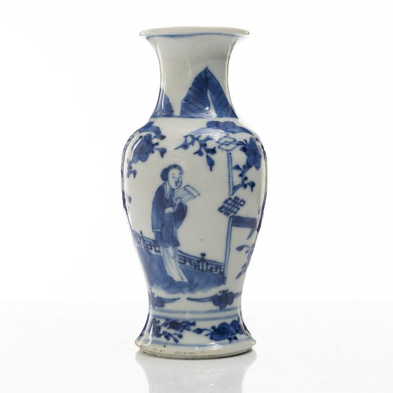 Stekfat, 5 st, kompaniporslin, Qingdynastin, Kina, 1700/1800-tal samt ask med lock och vas, Kina, 1900-tal.