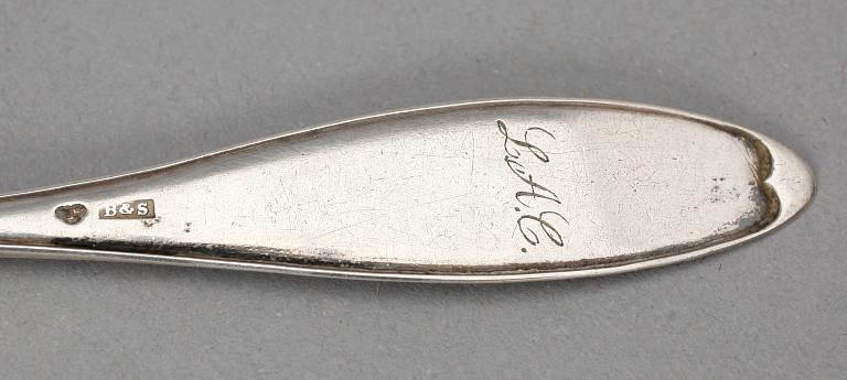 TESKEDAR, 12 st, silver, 1700-1800-tal. Bl a D. Schwart, Karlskrona, 1803. Tot vikt 170 gram.