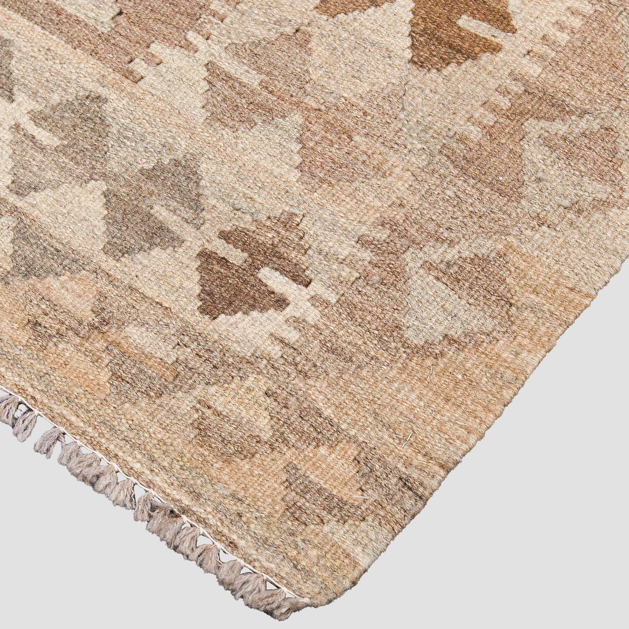 A Kilim carpet, ca. 305 x 196 cm.