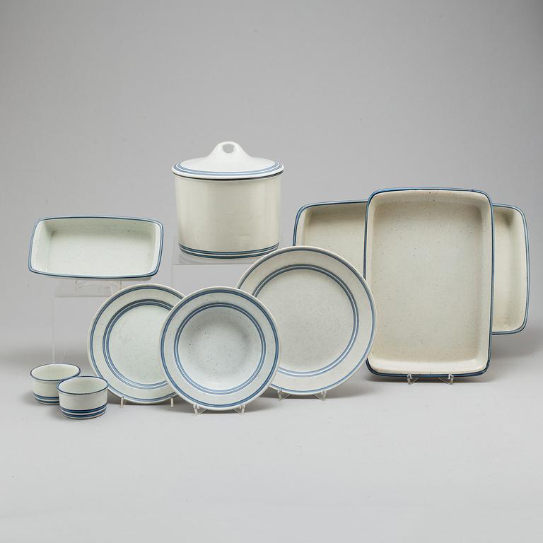 STIG LINDBERG, a part 'Dart' coffee and dinner stoneware service, from Gustavsberg, 1970/80s (34 pieces).