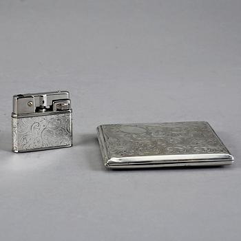 CIGARETTETUI och CIGARETTTÄNDARE, silver, 1900-talets första hälft.