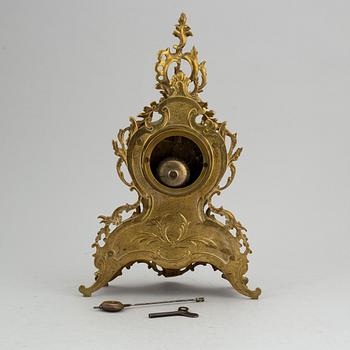 BORDSPENDYL, rokokostil, 1900-talets första hälft.