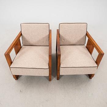 A pair of lacquered wood art déco armchairs from the first half of the 20th century.