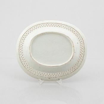 A porcelain dish, Canton, China, 19th Century.