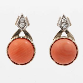 A pair of 14k white gold earrings with corals and diamonds ca. 0.10 ct in total.