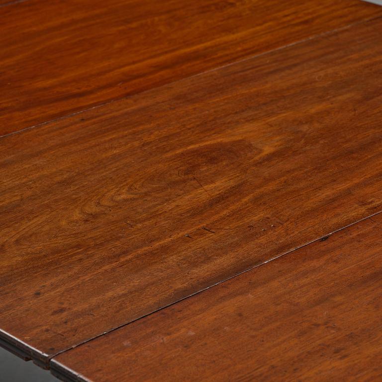 A Regency mahogany dining table, first part 19th century.