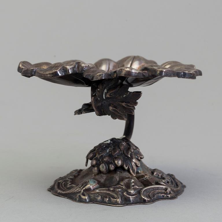 TESPINDEL & NÅLFAT, silver, bl a Gustaf Möllenborg, Stockholm, 1860.