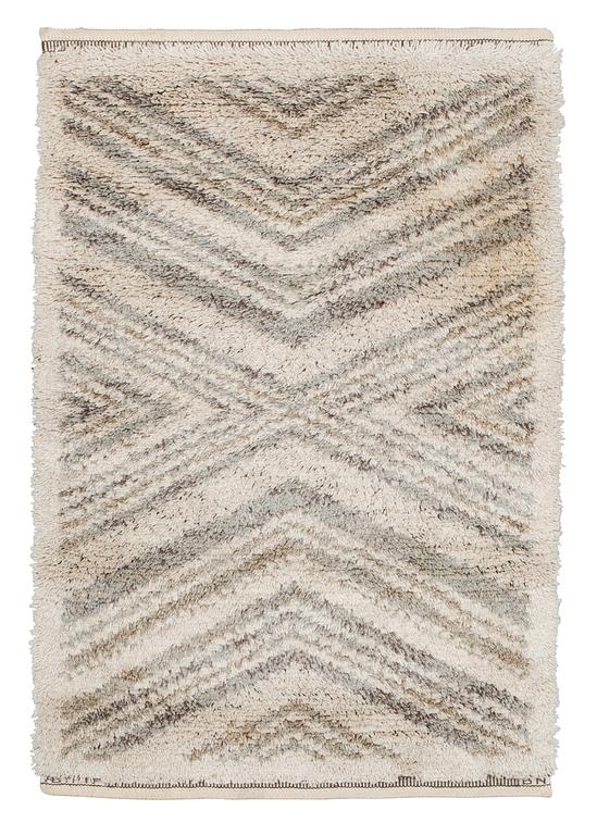 RUG. "Tigerfällen, white with grey". Knotted pile (rya). 133 x 89,5 cm. Signed AB MMF BN.