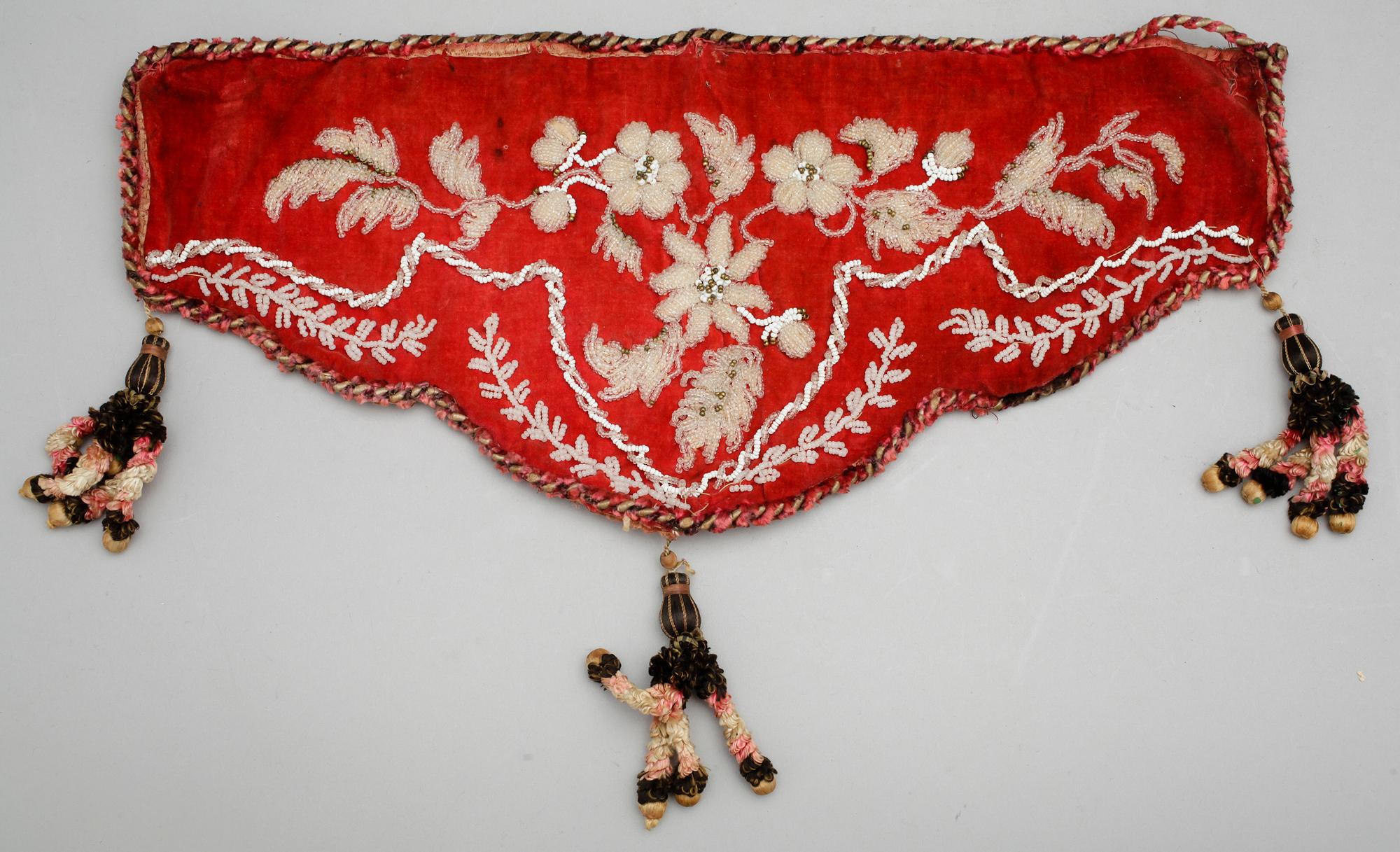 PARTI DIVERSE FÖREMÅL, 6 delar, bla en uppsättning spelpjäser av ben, 1800-1900-tal.