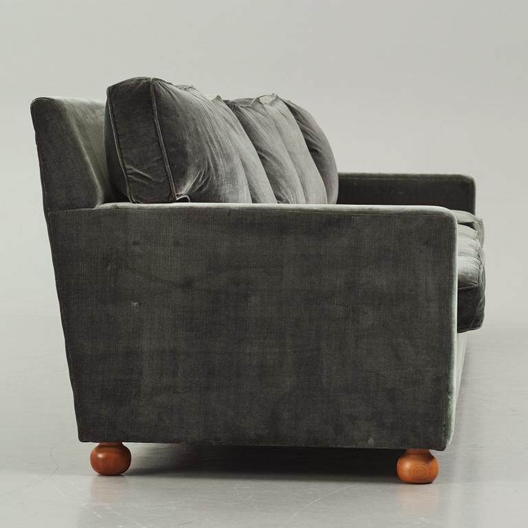 Josef Frank, a model 3031 sofa, Svenskt Tenn, 2015.
