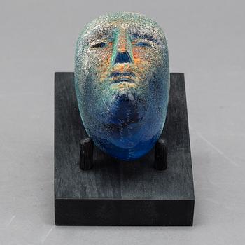 BERTIL VALLIEN, konstglas. "Huvud" signerad samt nr 7090002. Samt BOK "HUVUDBOK BERTIL VALLIEN".