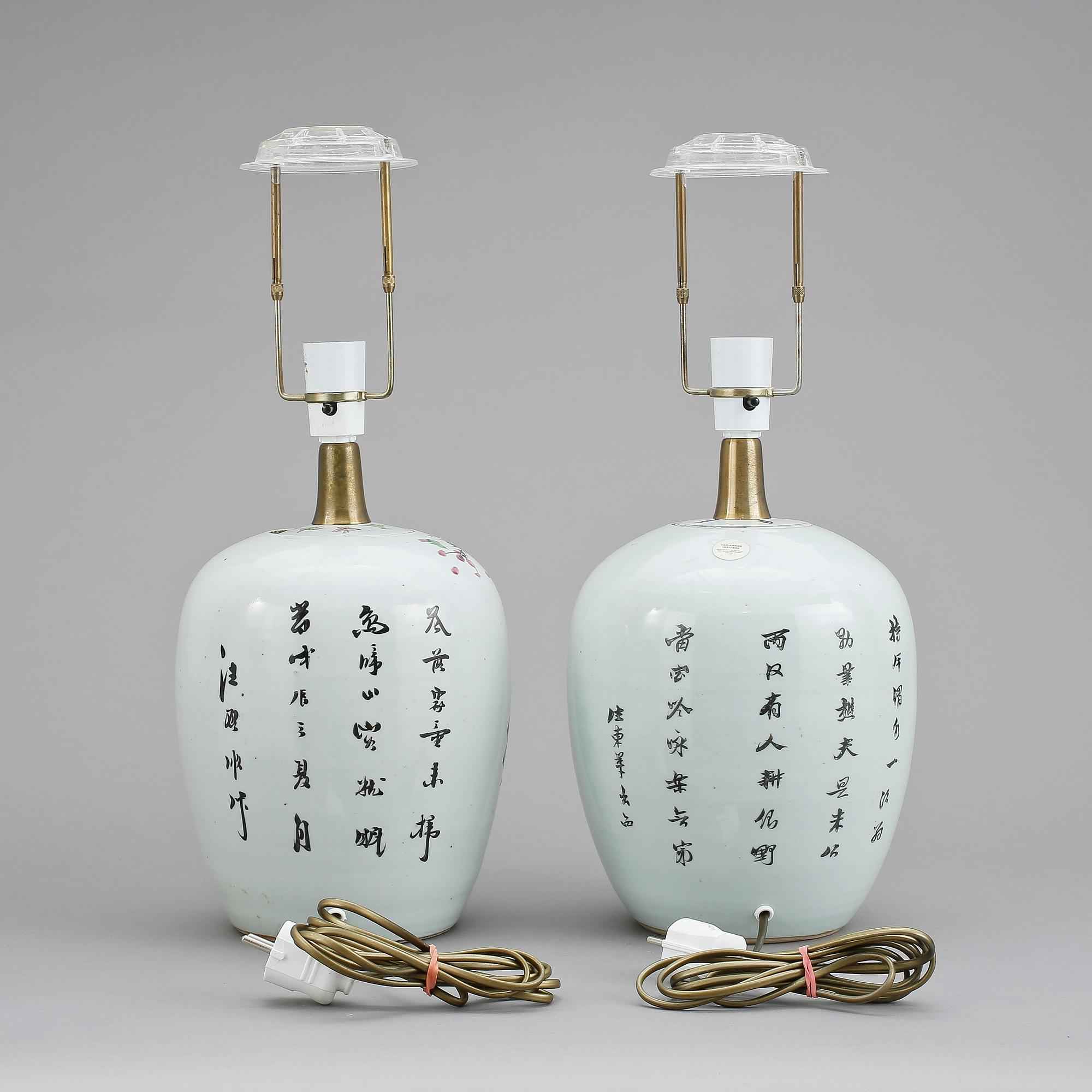 BORDSLAMPOR, 2 st, porslin, Kina, 1900-tal.