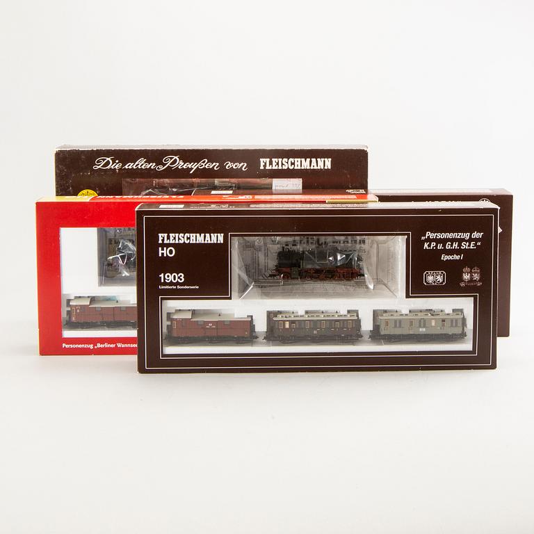 Fleischmann, 4 tågset, 1902, 1903, 1885 samt 391102, H0.