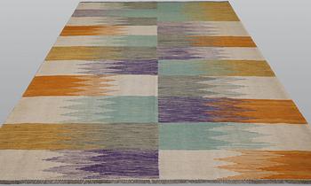 A Kilim carpet, modern design, approx. 300 x 194 cm.