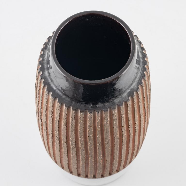 Mari Simmulson, a vase, Upsala-Ekeby.