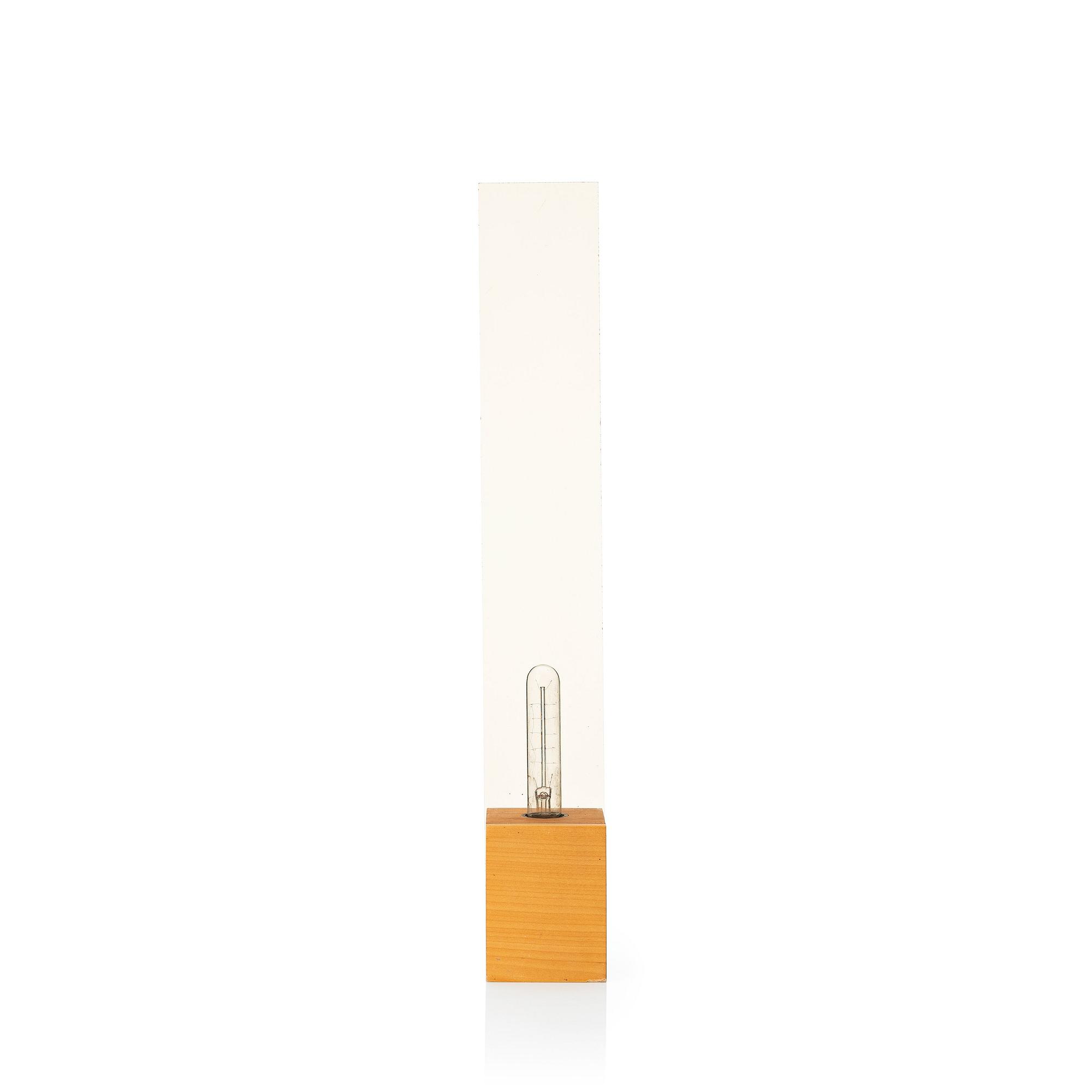 Vägglampa, trä och glas,  samtida produktion.