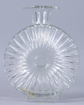 KARAFFER, 4 st samt VAS, glas, 1900-tal.