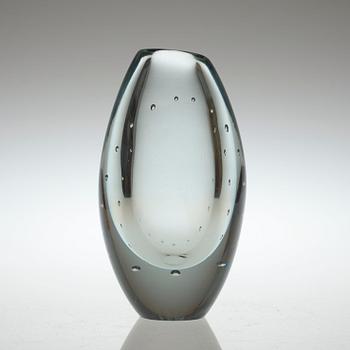 A Gunnel Nyman glass vase, Nuutajärvi, Notsjö, Finland 1956.