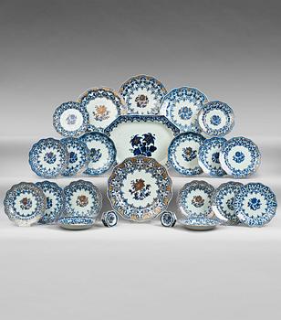 735. A blue and white dinner service, Qing dynasty, 18th Century. (76 pieces).