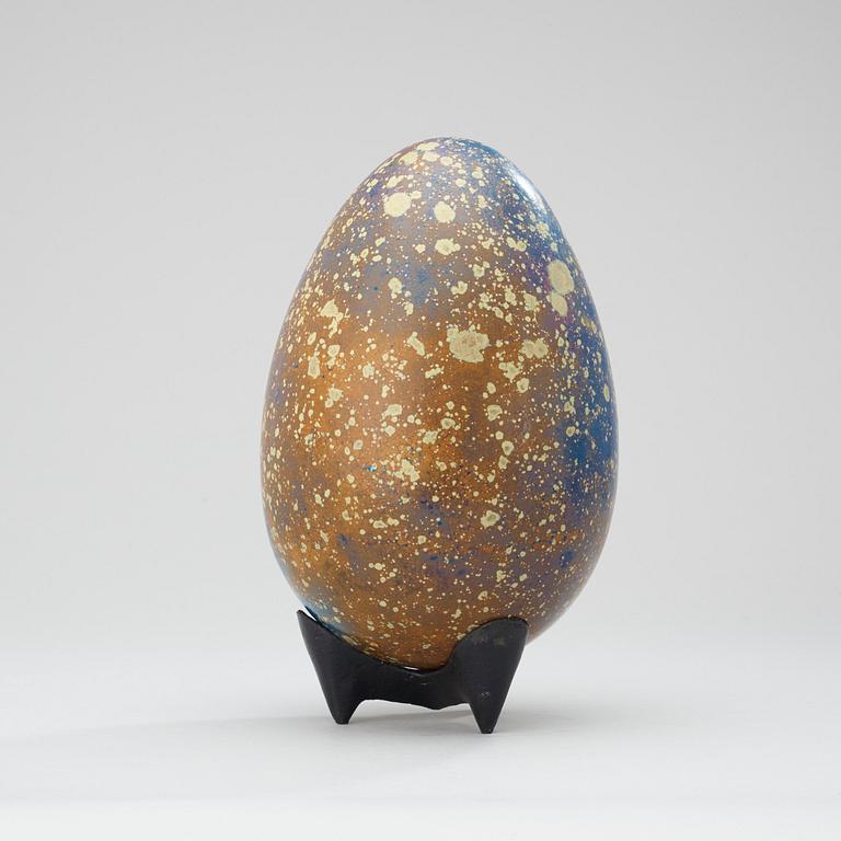 A Hans Hedberg faience egg, Biot, France.