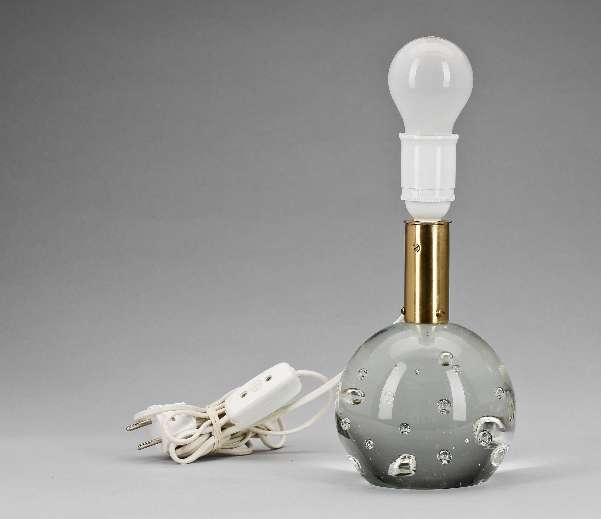 BORDSLAMPA. Josef Frank, Svenskt Tenn. Modellnummer 1819.1900-talets mitt.