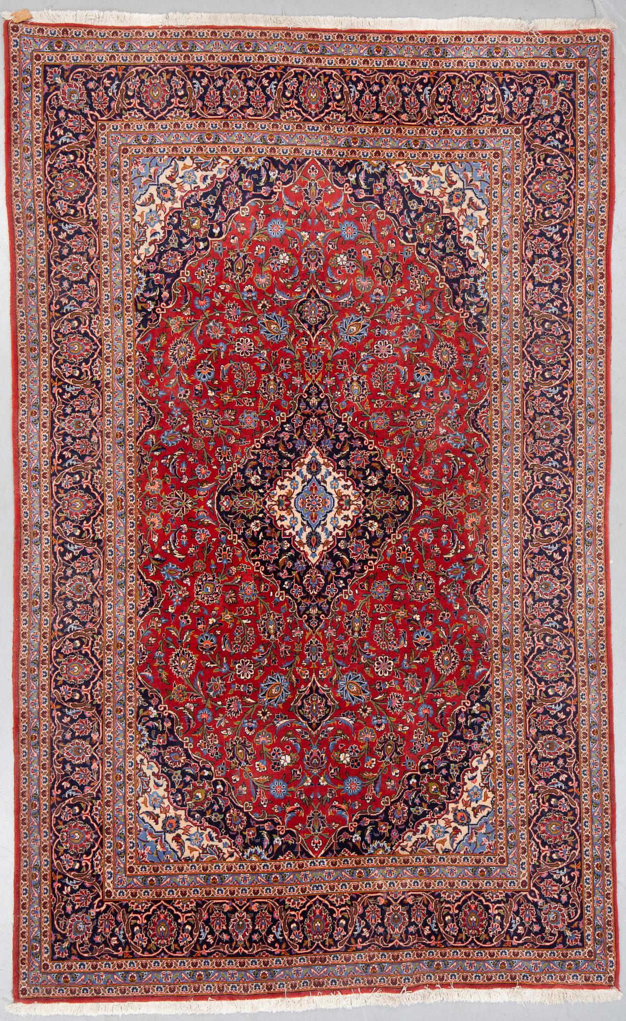 Carpet, Kashan, ca 314 x 198 cm.