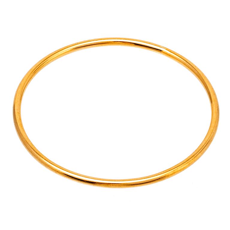 Bangle 18K gold, 23,6 g, inner circumference approx 19 cm, does not open.